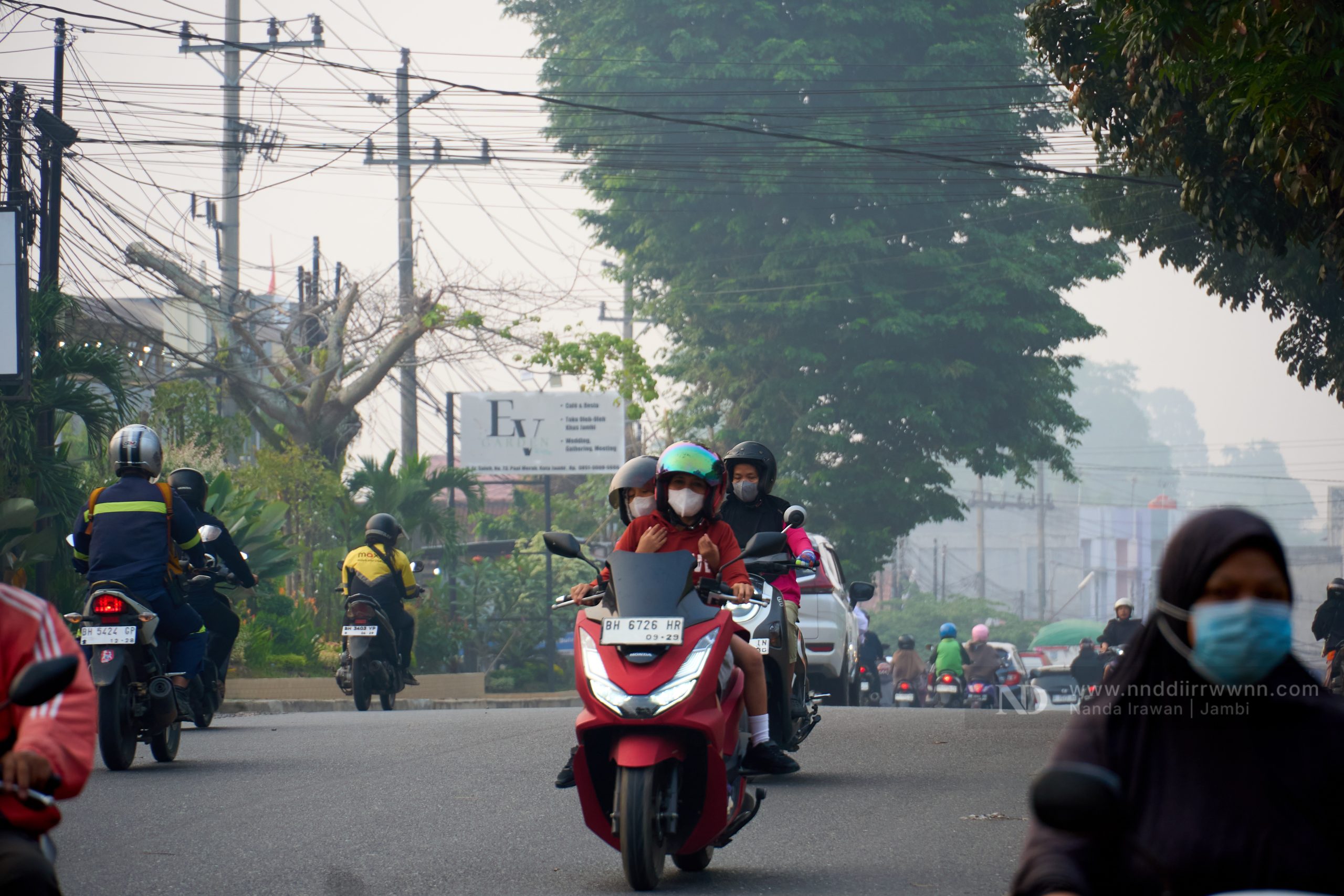 Commuters riding through haze in Jambi caused by forest fires