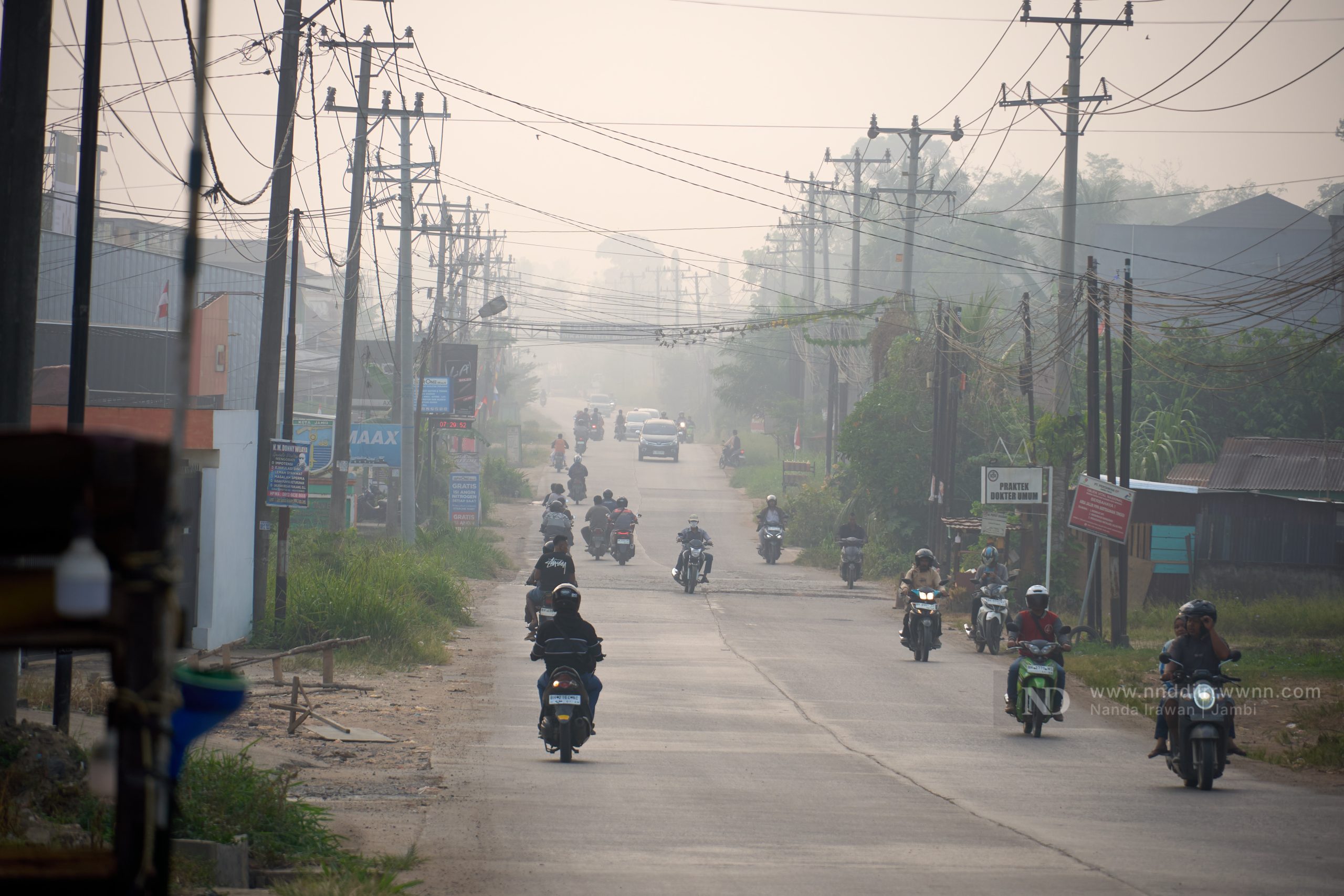 Thick haze reducing visibility on main road following Jambi forest fires